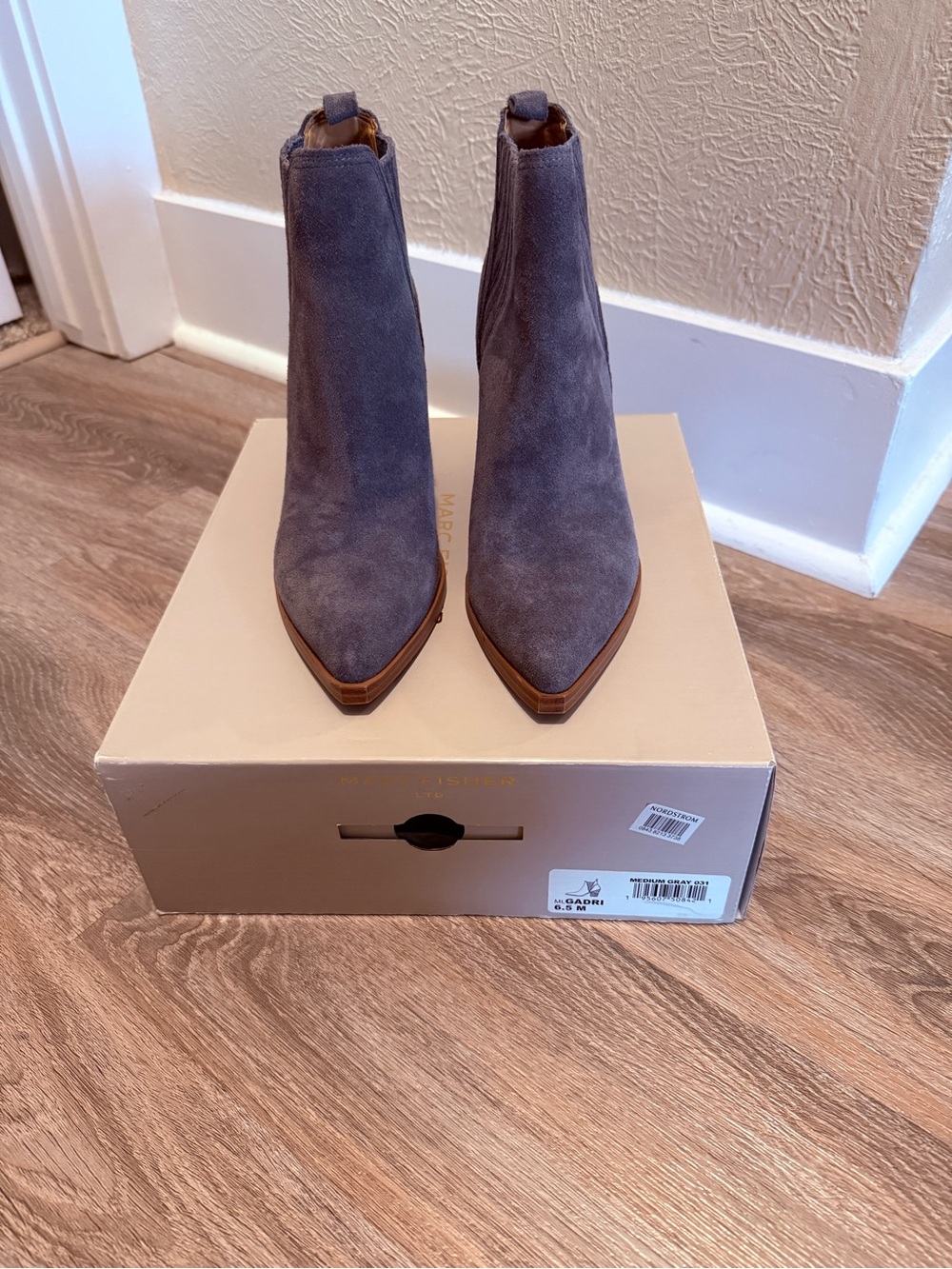 Women’s 6.5 Mark Fisher Gadri Med Gray Suede Pointed Toe Ankle Boots